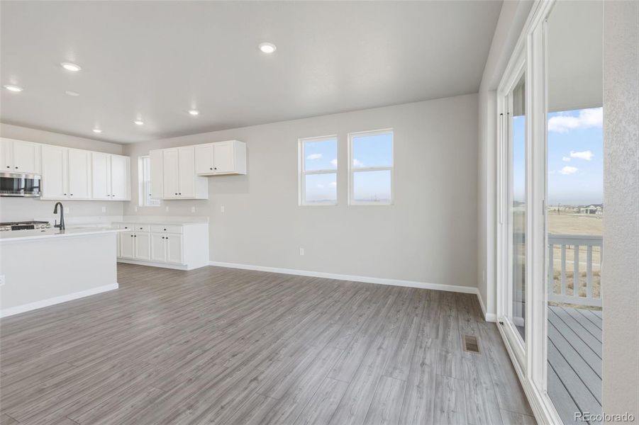 Spacious, unfurnished interior of a new home in , Aurora (Image 14).
