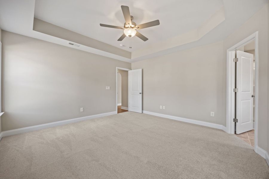 Spacious, unfurnished interior of a new home in Davenport Farms, Winterville (Image 29).