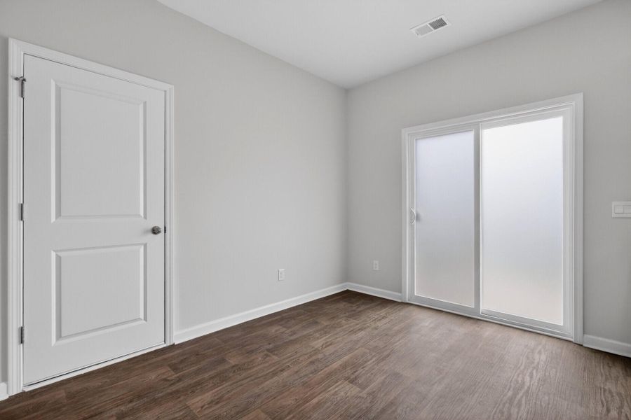 Spacious, unfurnished interior of a new home in Back River Bend, Goose Creek (Image 19).