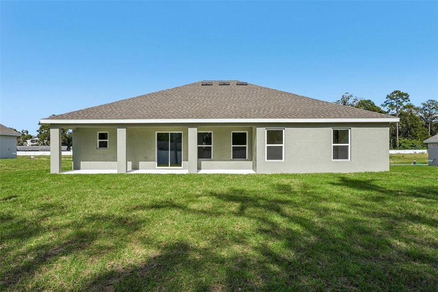 Exterior details and patio area of a home in Sable Run, Ocala (Image 2).