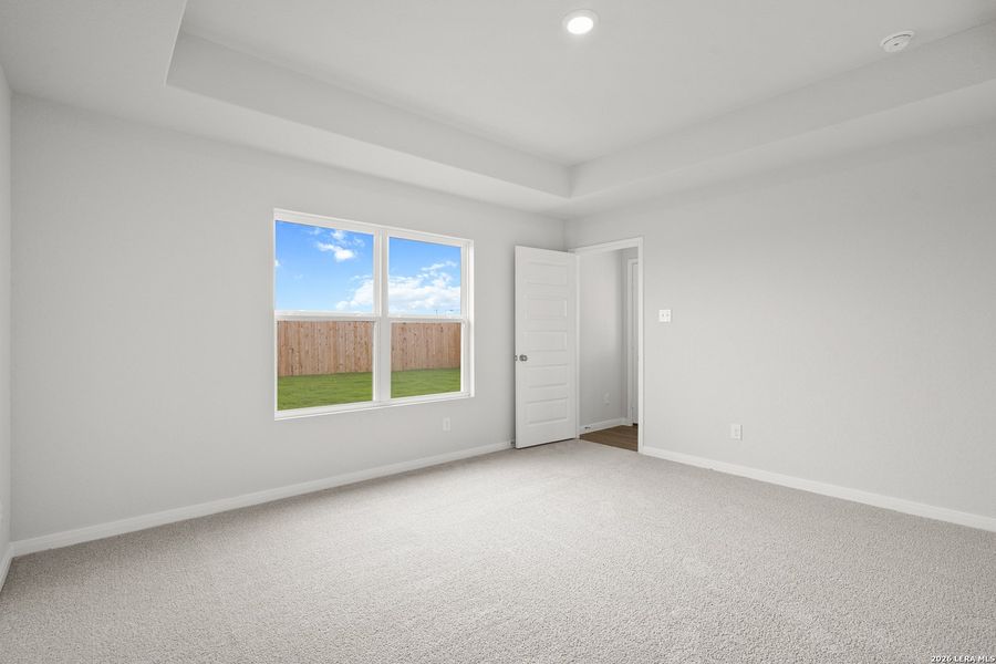 Spacious, unfurnished interior of a new home in Dauer Ranch, New Braunfels (Image 25). Spacious, unfurnished interior of a new home in Dauer Ranch, New Braunfels (Image 25).