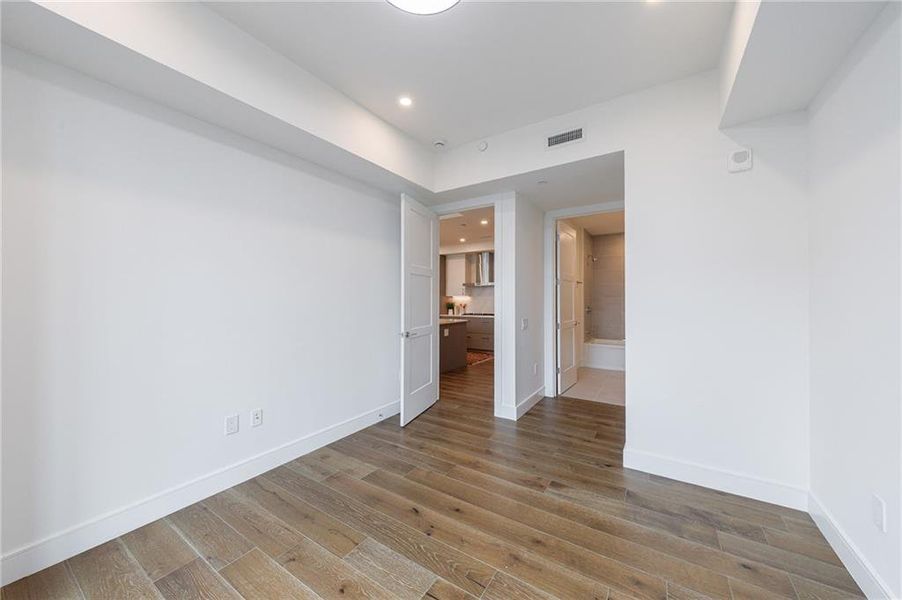 Spacious, unfurnished interior of a new home in The Dillon Buckhead, Atlanta (Image 25).