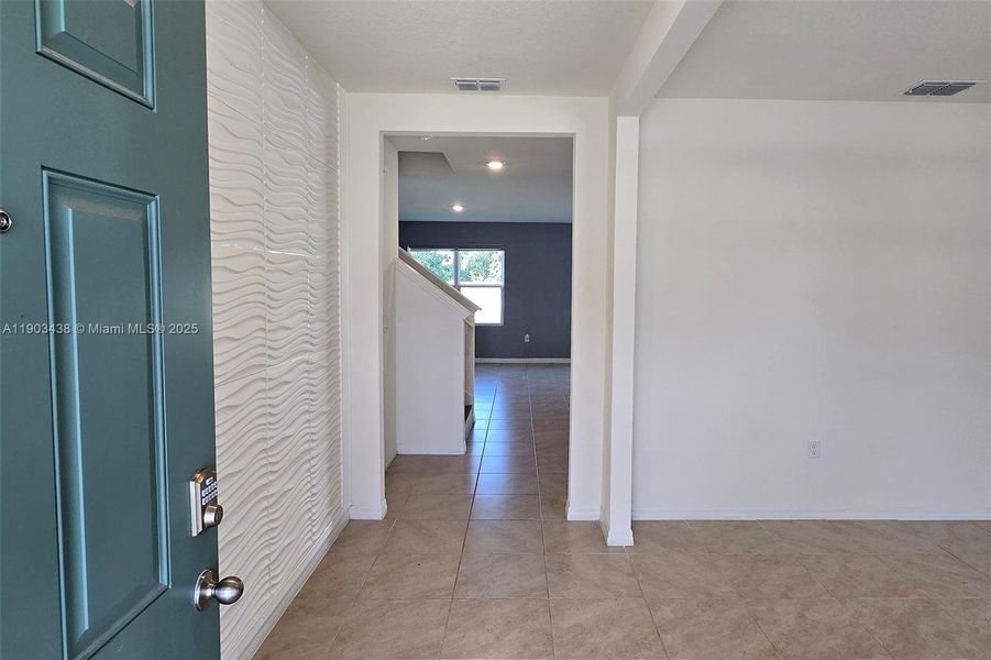 Spacious, unfurnished interior of a new home in , Davenport (Image 35).