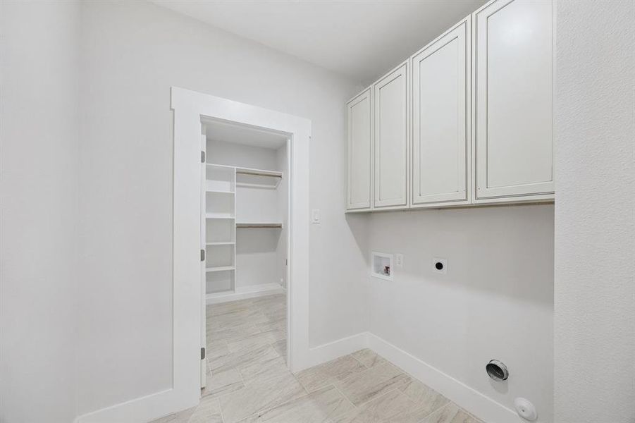 Spacious, unfurnished interior of a new home in , Wills Point (Image 21).