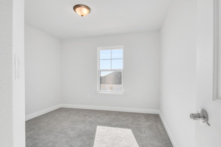 Spacious, unfurnished interior of a new home in The Bluffs at Lafayette, Freeport (Image 15).