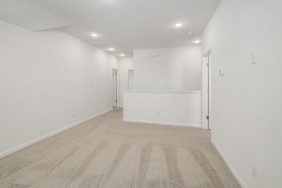 Spacious, unfurnished interior of a new home in Trinity Ranch, Elgin (Image 29).