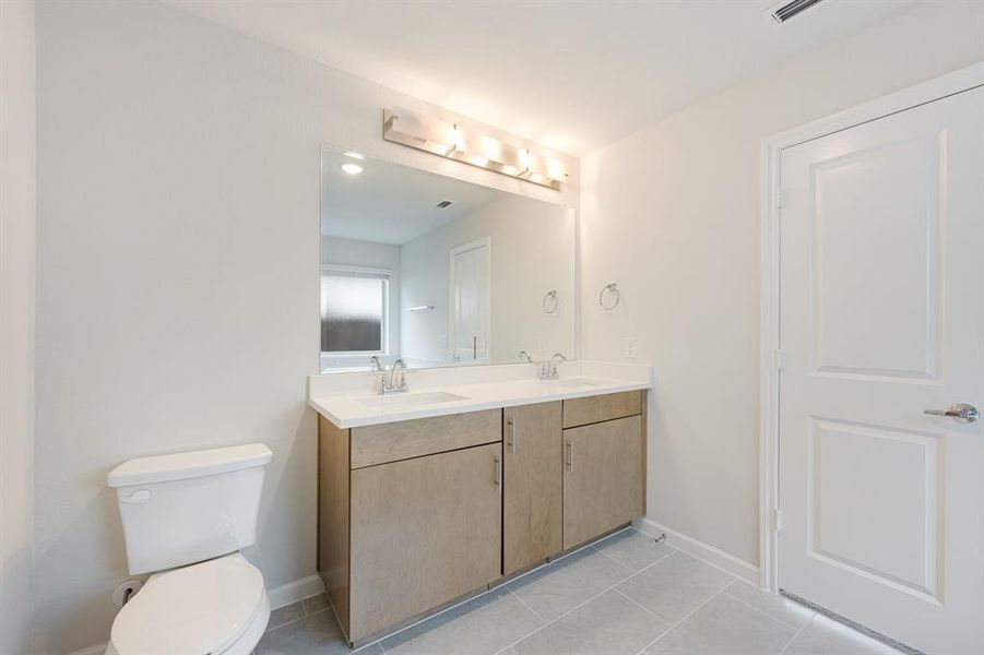 Furnished interior view inside a new home in Hulen Trails, Fort Worth (Image 7).