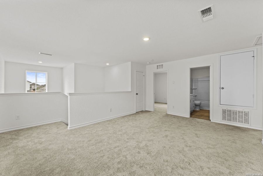 Spacious, unfurnished interior of a new home in Dove Song, Marion (Image 27).