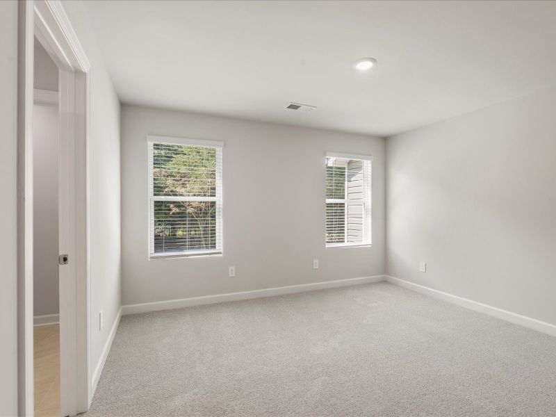 Spacious, unfurnished interior of a new home in Avalon Townes, Lyman (Image 11).