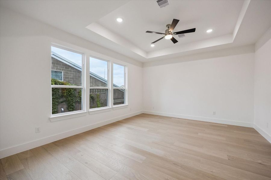 Spacious, unfurnished interior of a new home in , Houston (Image 12).
