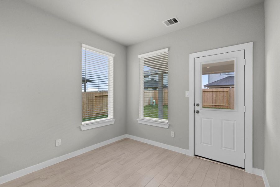 Spacious, unfurnished interior of a new home in Briarwood Crossing, Rosenberg (Image 22).