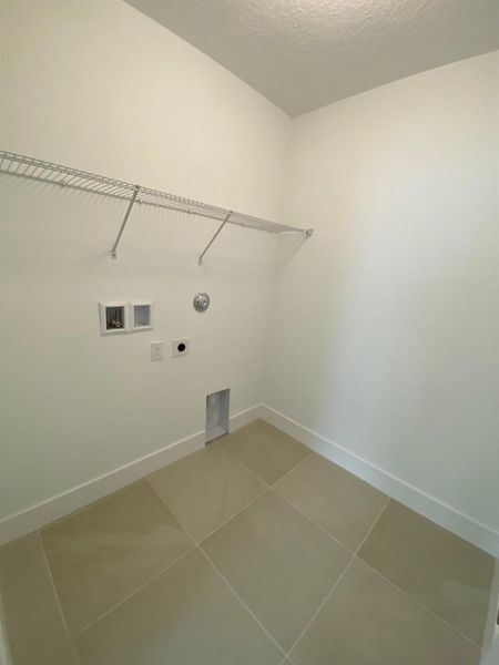 Spacious, unfurnished interior of a new home in Preserves at Park Trace, Stuart (Image 11).