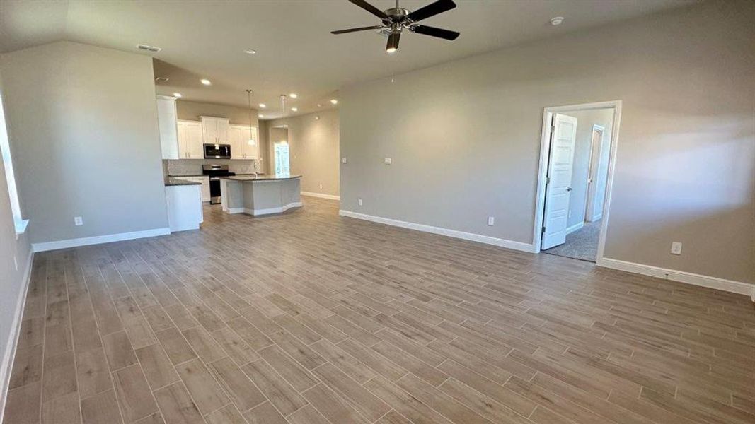Spacious, unfurnished interior of a new home in Rock Creek West, Fort Worth (Image 12). Spacious, unfurnished interior of a new home in Rock Creek West, Fort Worth (Image 12).