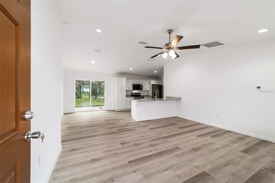 Spacious, unfurnished interior of a new home in , Dunnellon (Image 36). Spacious, unfurnished interior of a new home in , Dunnellon (Image 36).