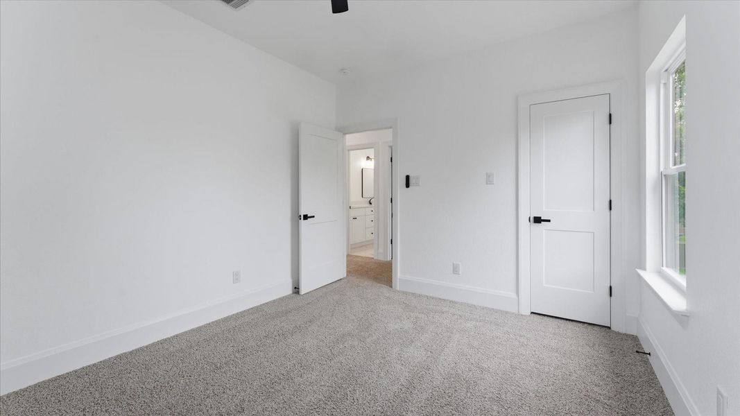 Spacious, unfurnished interior of a new home in , Conroe (Image 28).