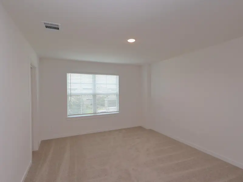 Spacious, unfurnished interior of a new home in Sorella, Tomball (Image 17).