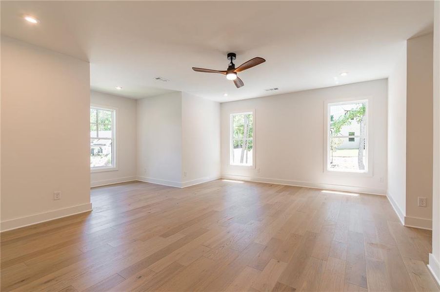Spacious, unfurnished interior of a new home in , Gainesville (Image 28).