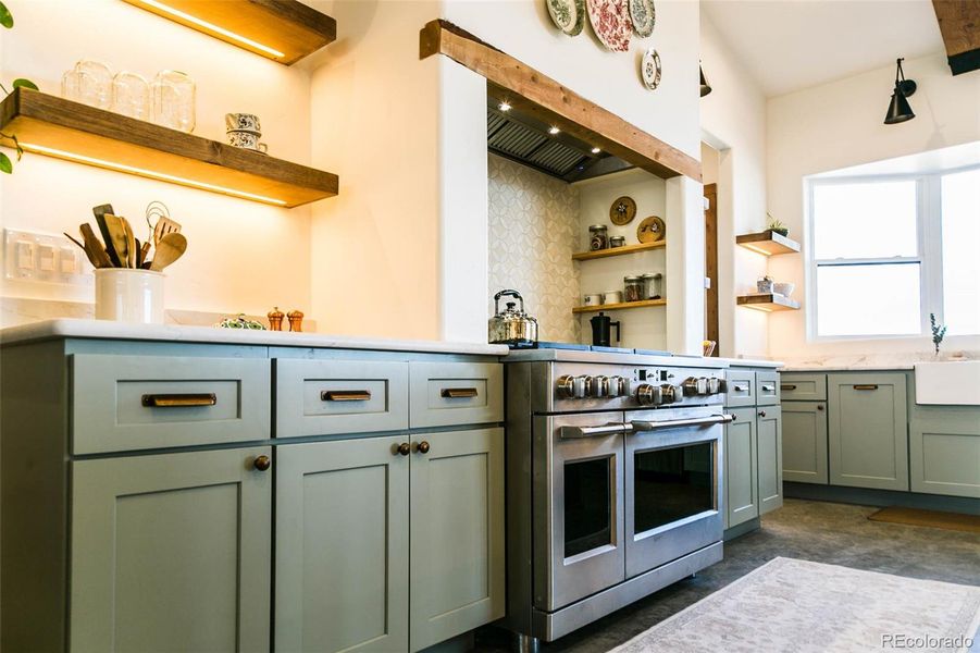 Double Oven Free standing GE Cafe propane stove