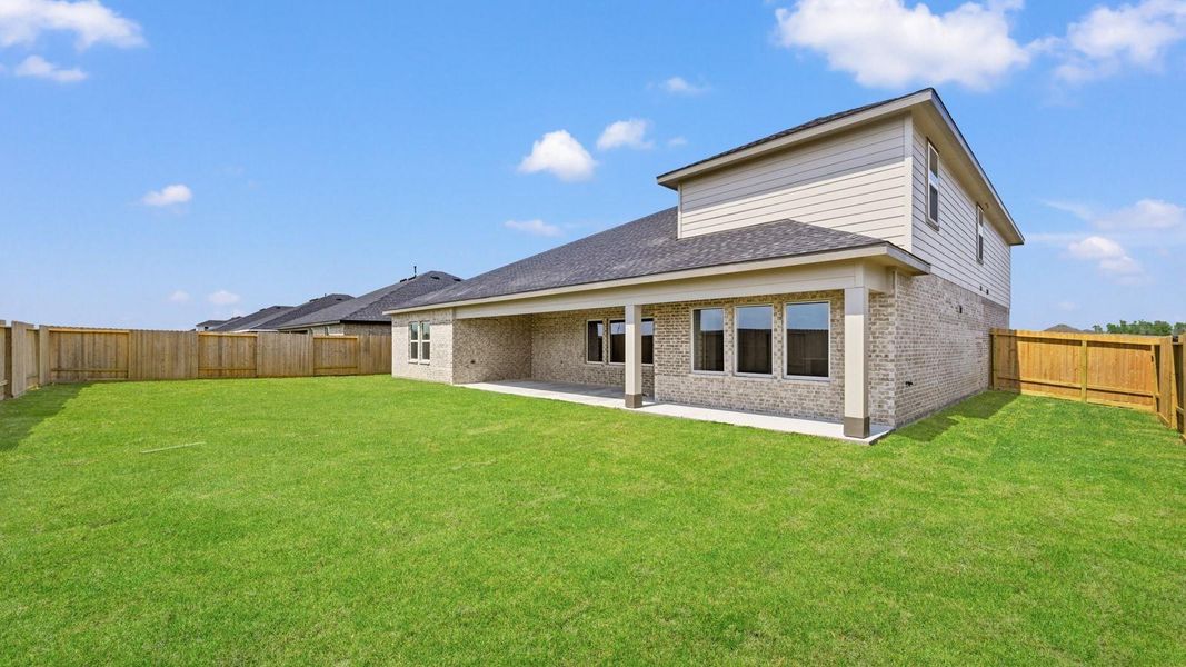 Exterior details and patio area of a home in Riverside Estates, Mont Belvieu (Image 3).