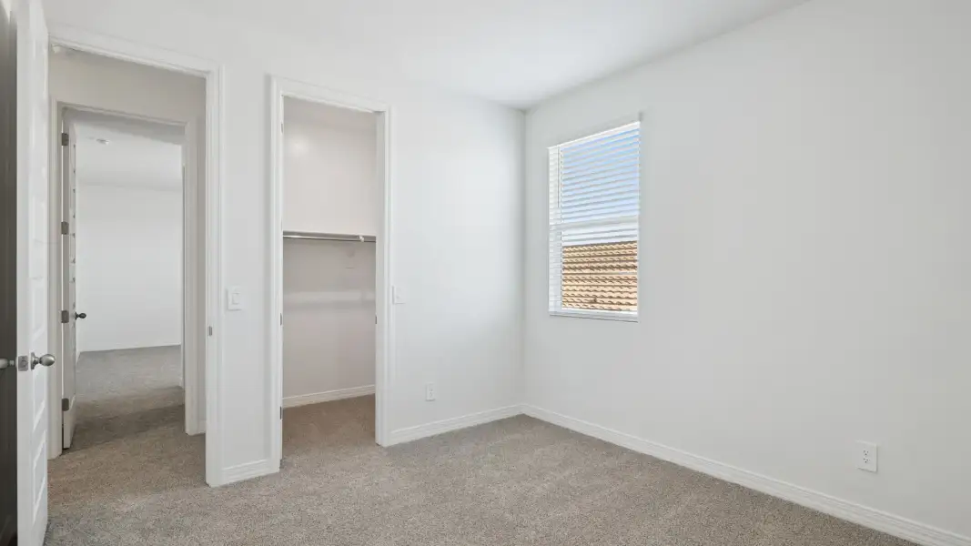 Spacious, unfurnished interior of a new home in El Cidro, Goodyear (Image 43).