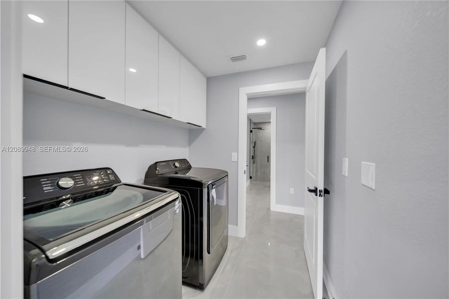 Furnished interior view inside a new home in , Cape Coral (Image 5).