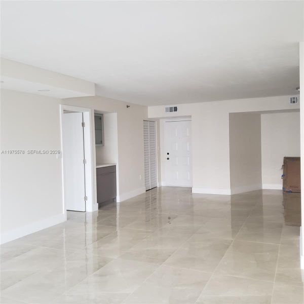 Spacious, unfurnished interior of a new home in , Hollywood (Image 12).