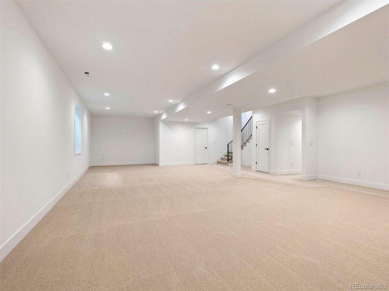 Spacious, unfurnished interior of a new home in , Denver (Image 20).