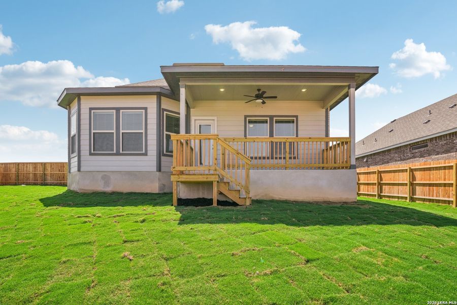 Exterior details and patio area of a home in Arcadia Ridge - Premier Series, San Antonio (Image 19).