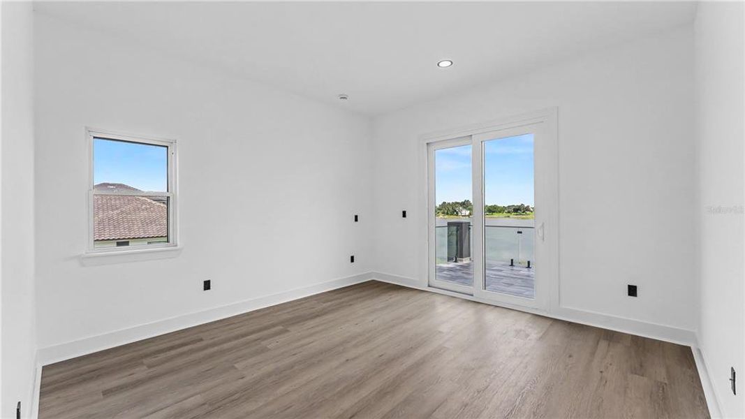 Spacious, unfurnished interior of a new home in , Lake Alfred (Image 50).