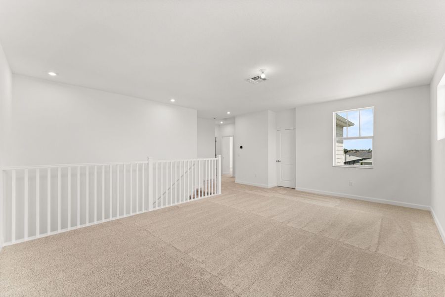 Spacious, unfurnished interior of a new home in Tradition - Kenley, Port St. Lucie (Image 13).