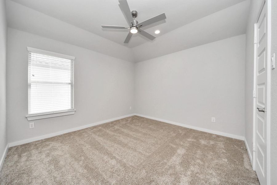 Spacious, unfurnished interior of a new home in Sunterra, Katy (Image 21). Spacious, unfurnished interior of a new home in Sunterra, Katy (Image 21).