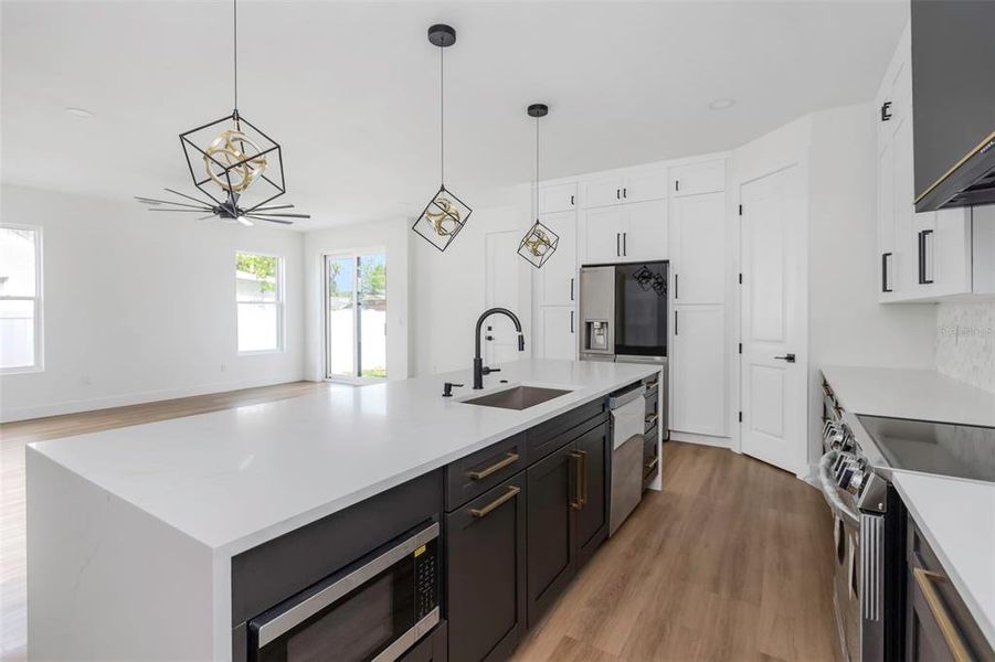 Spacious, unfurnished interior of a new home in , Tampa (Image 26).