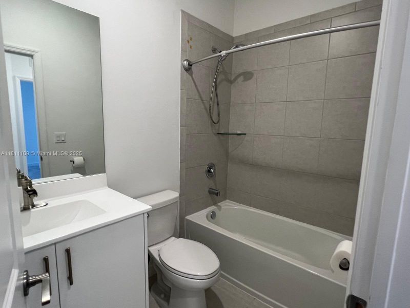 Furnished interior view inside a new home in , Pembroke Pines (Image 8).