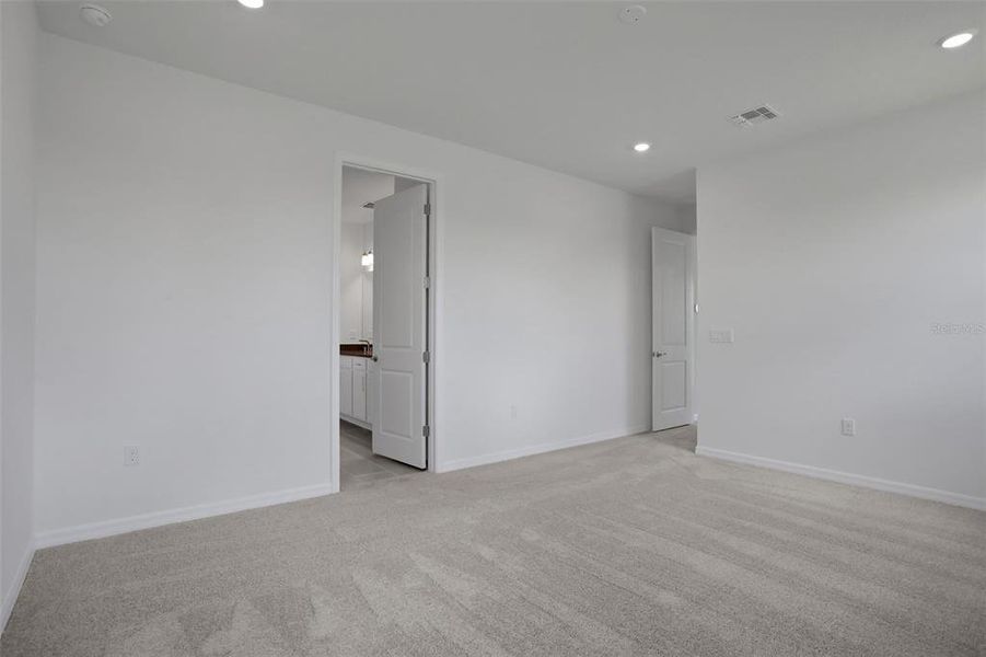 Spacious, unfurnished interior of a new home in Turnleaf, Punta Gorda (Image 11).
