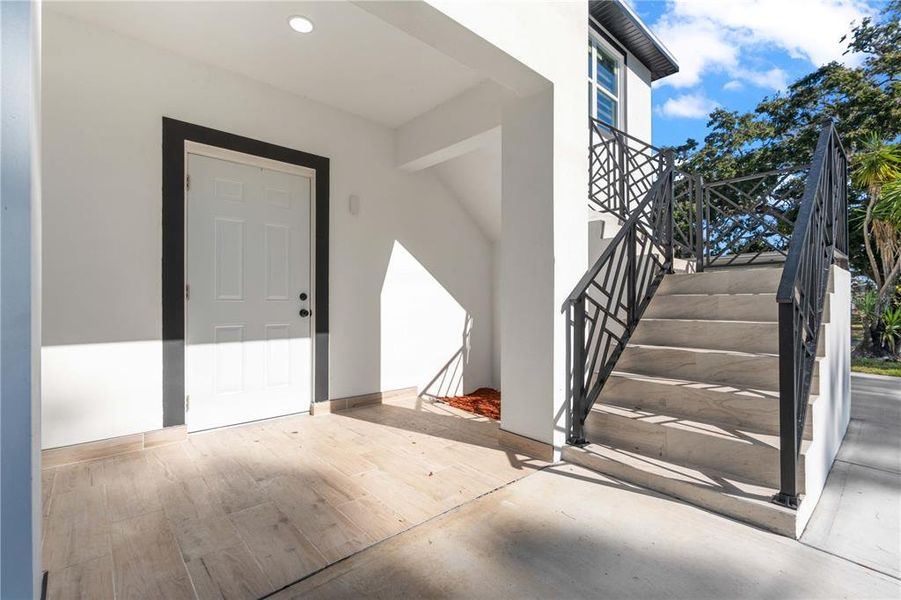 Exterior details and patio area of a home in , New Port Richey (Image 3).