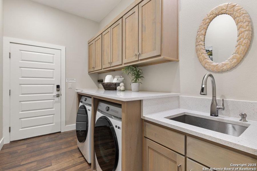 Furnished interior view inside a new home in , Blanco (Image 5).