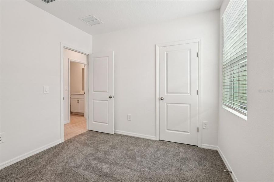 Spacious, unfurnished interior of a new home in , Lake Hamilton (Image 24).