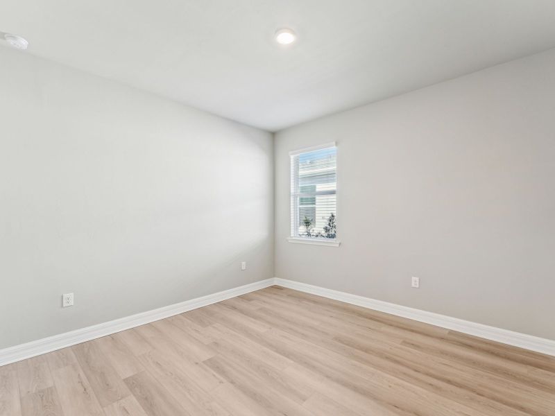 Spacious, unfurnished interior of a new home in Crescent Lakes - Signature Series, Punta Gorda (Image 17).