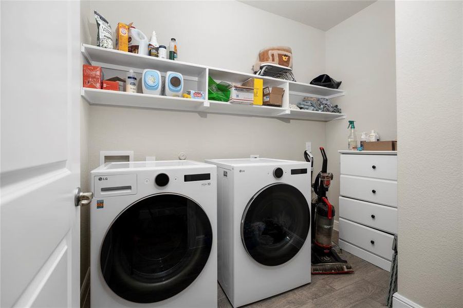 Furnished interior view inside a new home in Trails of Elizabeth Creek, Fort Worth (Image 6).