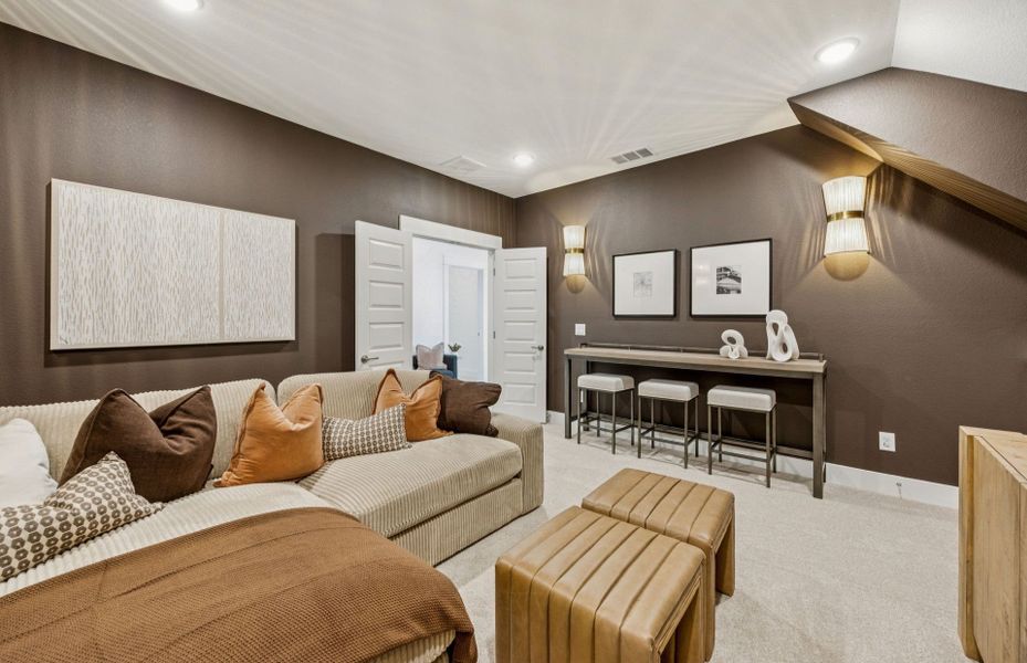 Representative furnished interior of a home built from the Gillett by Pulte Homes in Ryehill, Rosenberg (Image 38).