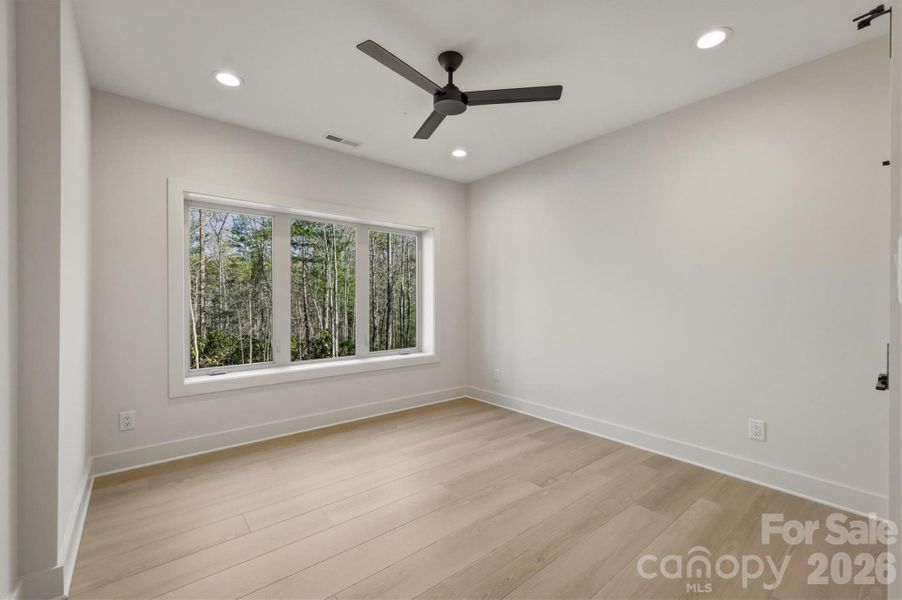 Now let's see the right side of the lower level. Here is bedroom Suite #3 that also has a Minka-Aire ceiling fan, triple windows, 4 can lights....and a view, of course. Now let's see the right side of the lower level. Here is bedroom Suite #3 that also has a Minka-Aire ceiling fan, triple windows, 4 can lights....and a view, of course.