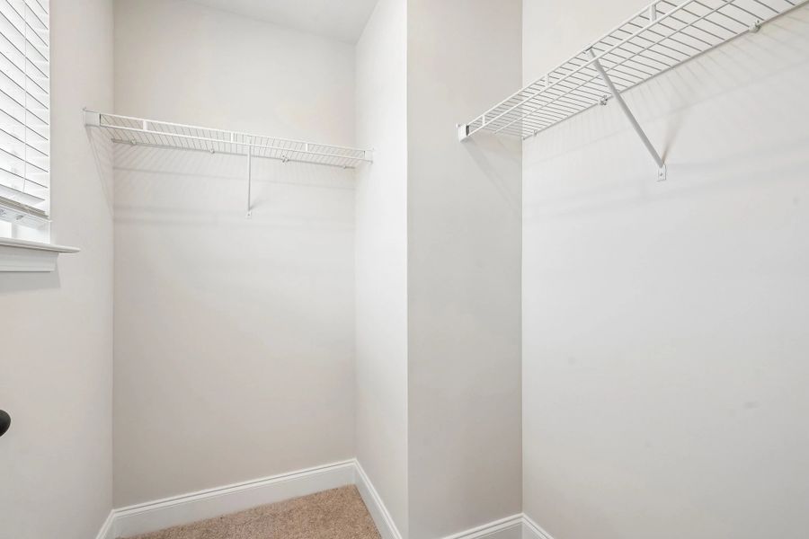 Walk-in Closet 3