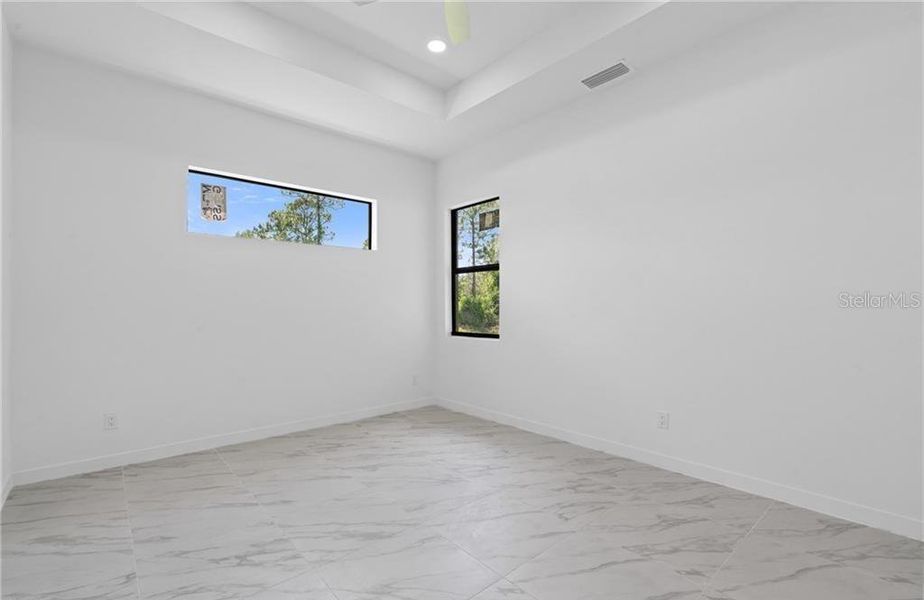 Spacious, unfurnished interior of a new home in , Lehigh Acres (Image 27).