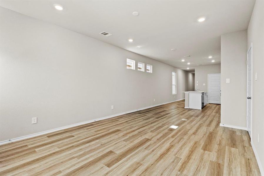 Spacious, unfurnished interior of a new home in Orchard Village, Fort Worth (Image 18).