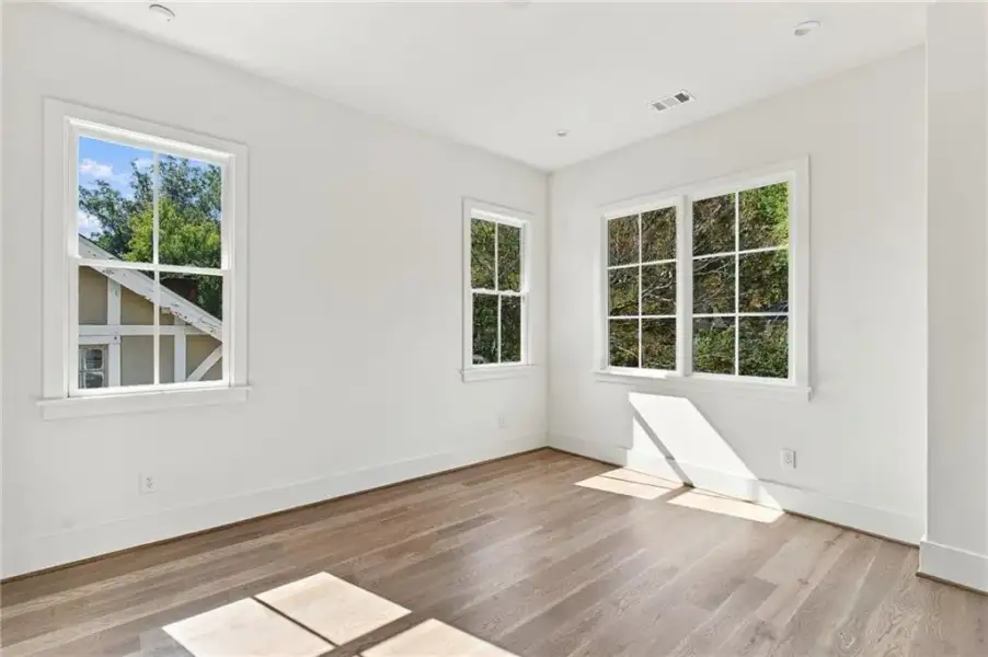 Spacious, unfurnished interior of a new home in , Atlanta (Image 28).