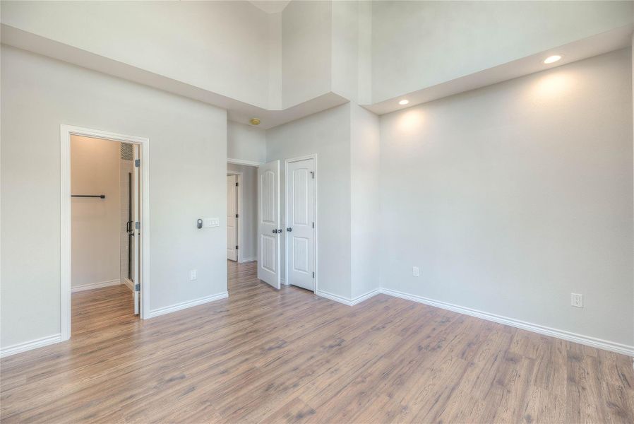 MASTER BEDROOM,WALK IN CLOSET AND A MILLION DOLLAR VIEW AND DOOR TO DECK