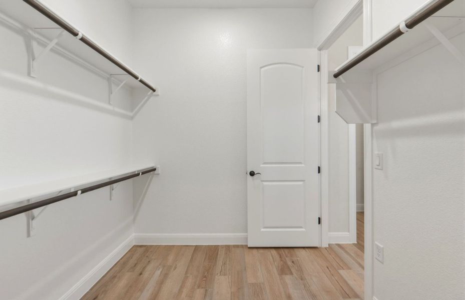 Spacious, unfurnished interior of a new home in Sun City Texas, Georgetown (Image 48).