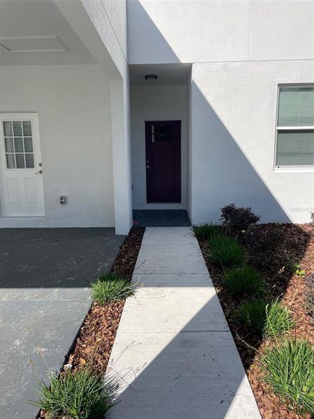 Exterior details and patio area of a home in , Deland (Image 4).