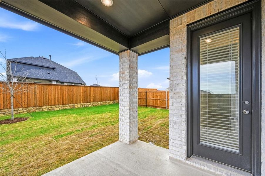 Exterior details and patio area of a home in Hillstead, Lavon (Image 16).