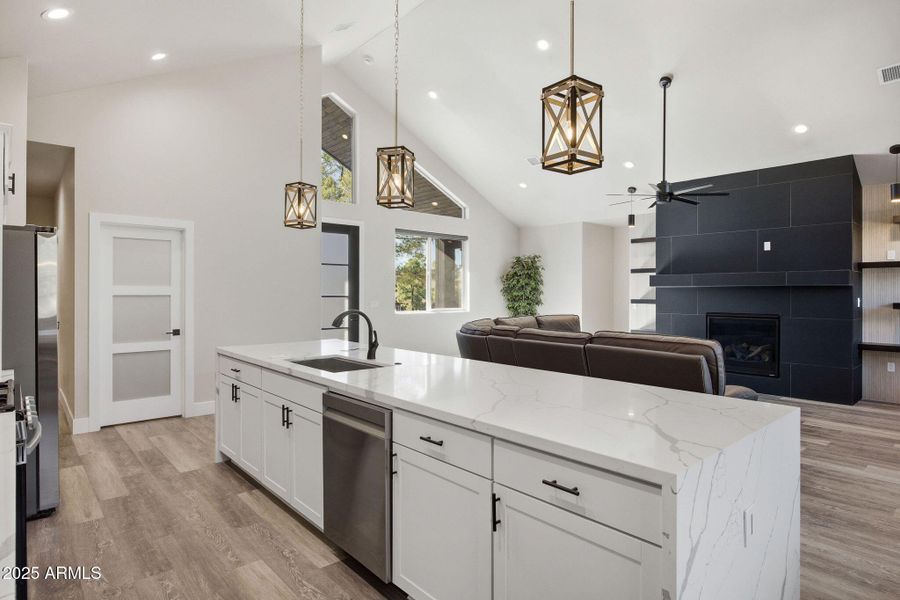 2701NEagleViewLp-ShowLowAZ-12